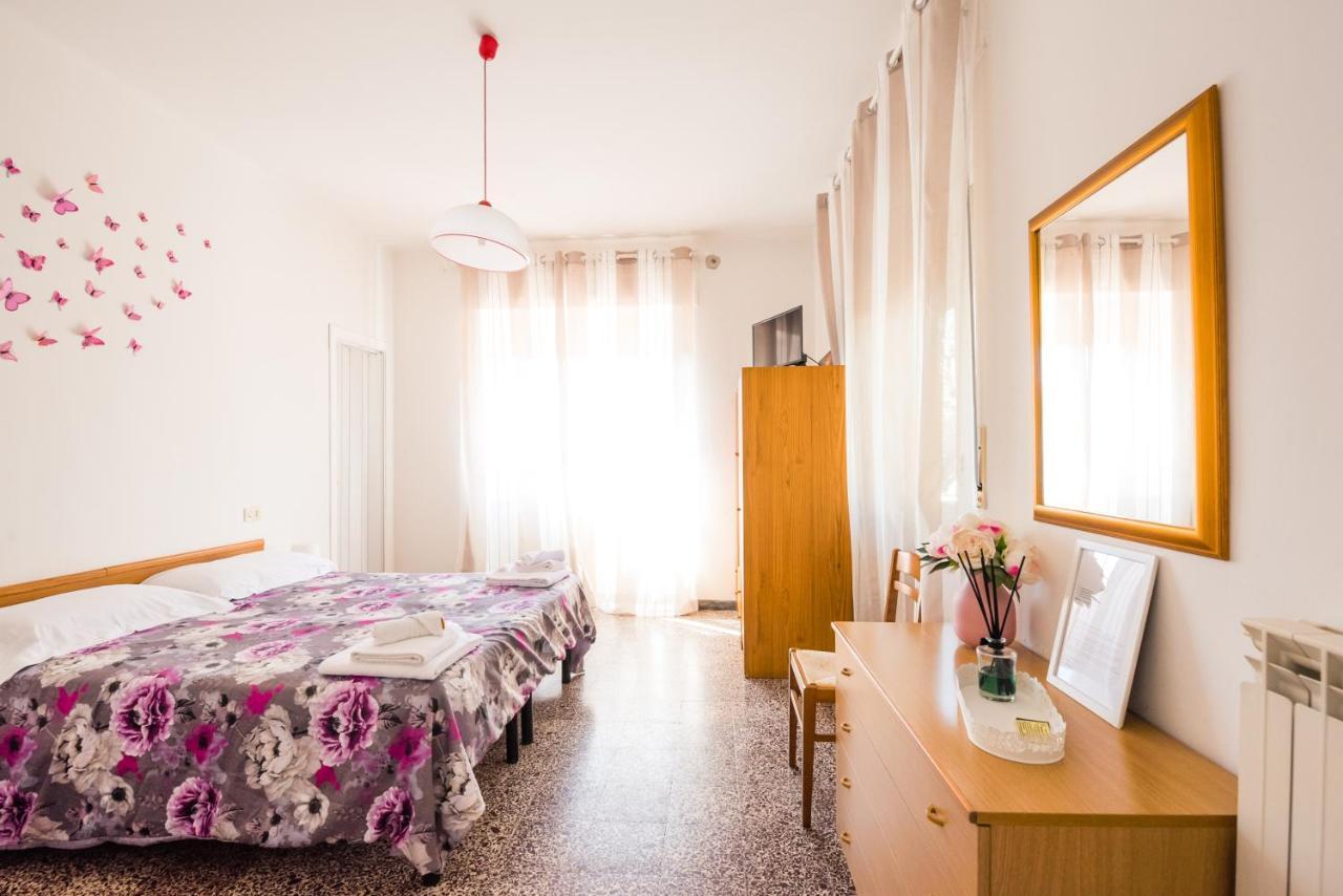 Casa Violetta Bed & Breakfast Marina di Massa Exterior foto