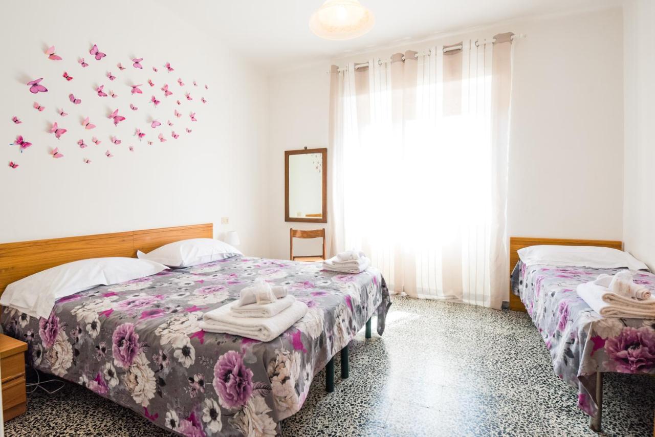 Casa Violetta Bed & Breakfast Marina di Massa Exterior foto