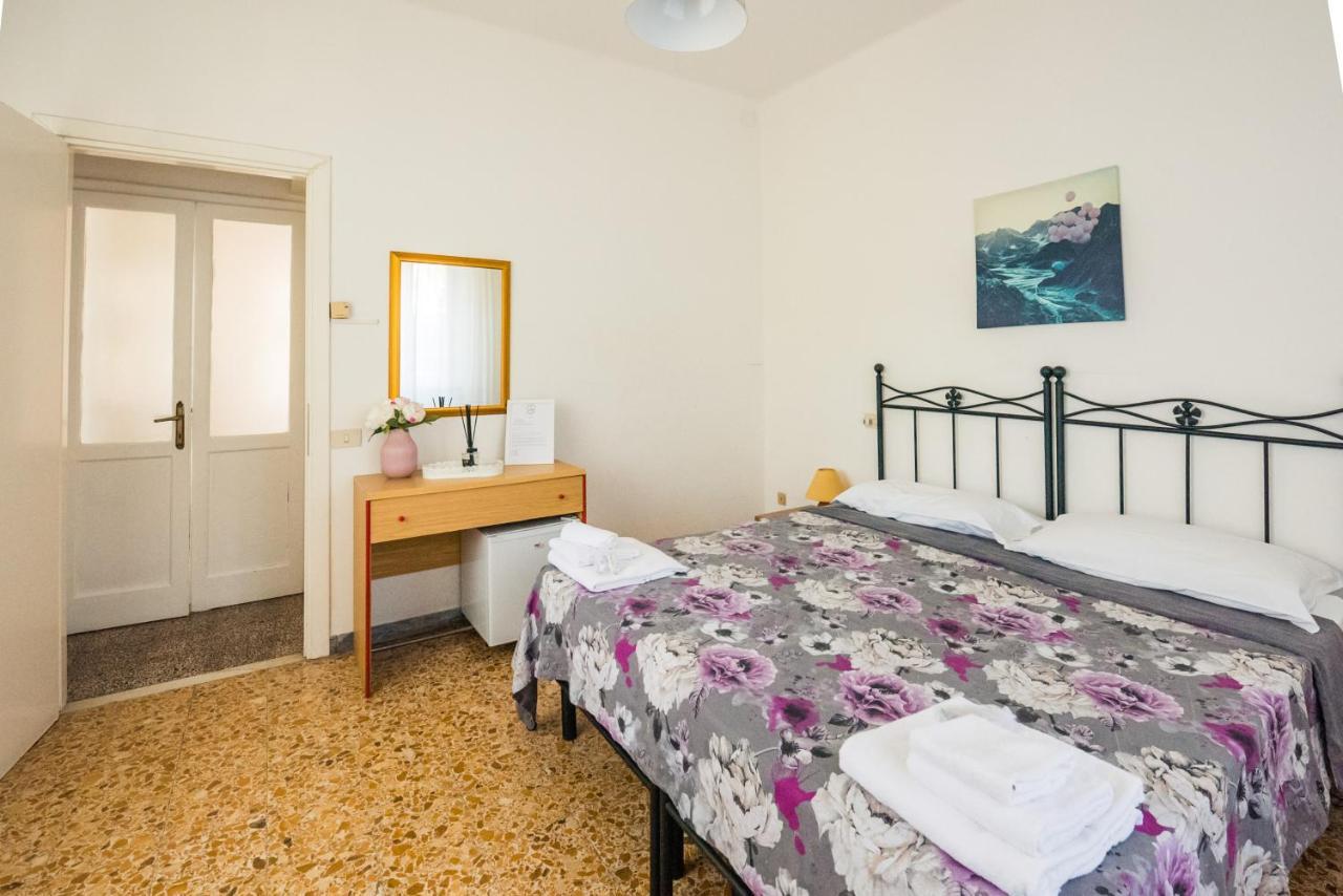 Casa Violetta Bed & Breakfast Marina di Massa Exterior foto