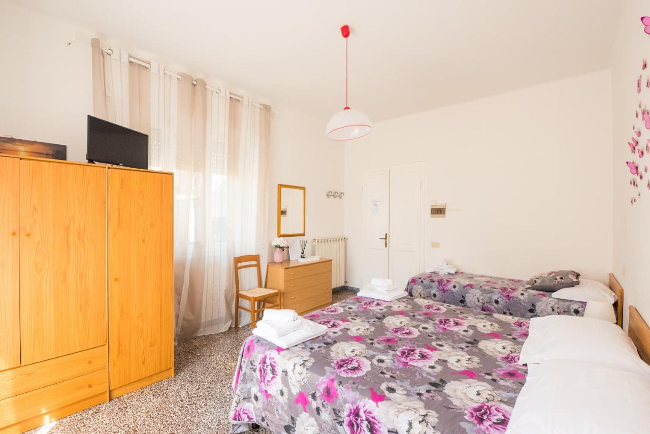 Casa Violetta Bed & Breakfast Marina di Massa Exterior foto
