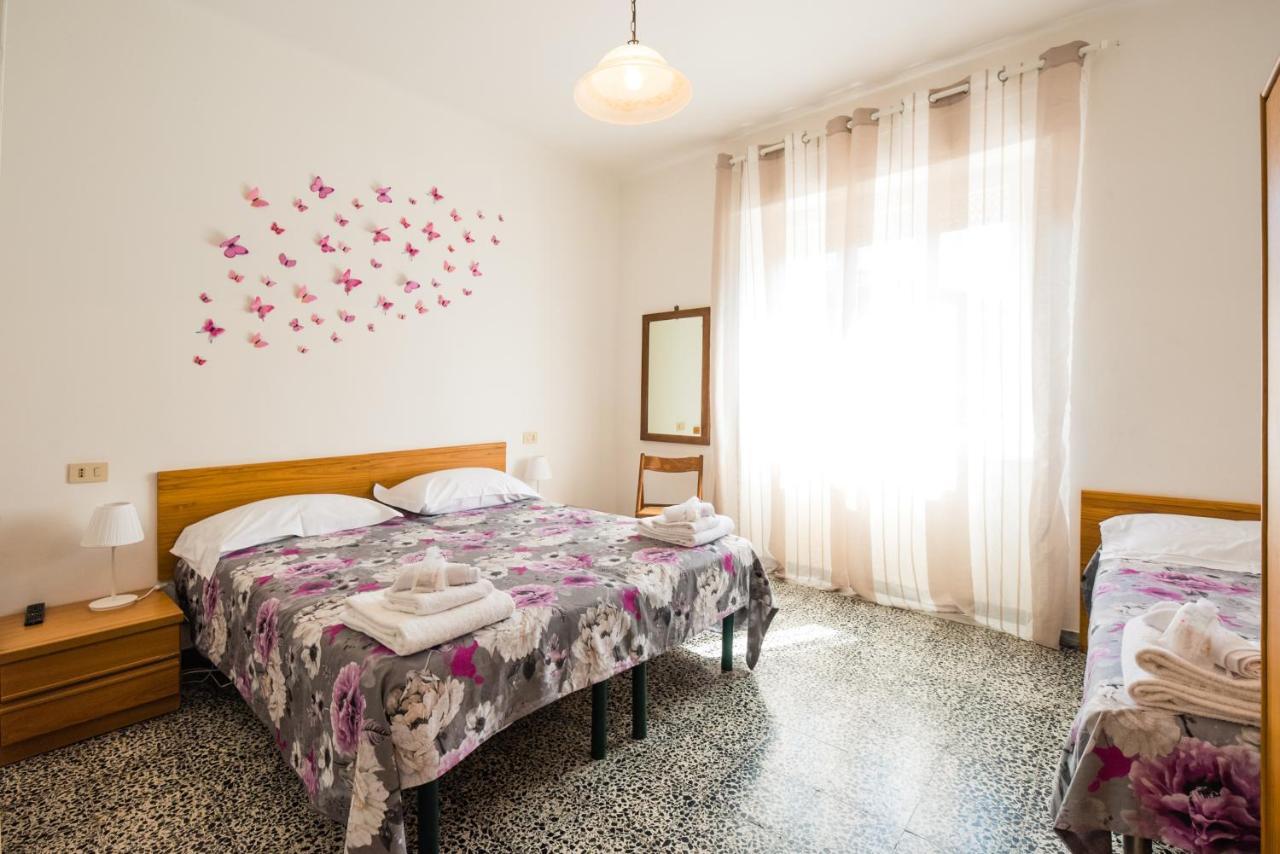 Casa Violetta Bed & Breakfast Marina di Massa Exterior foto