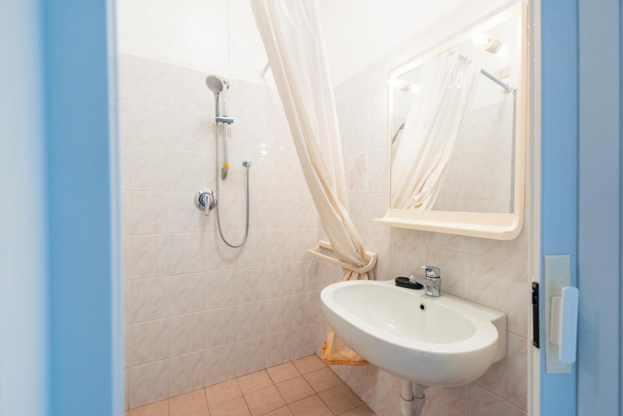 Casa Violetta Bed & Breakfast Marina di Massa Exterior foto